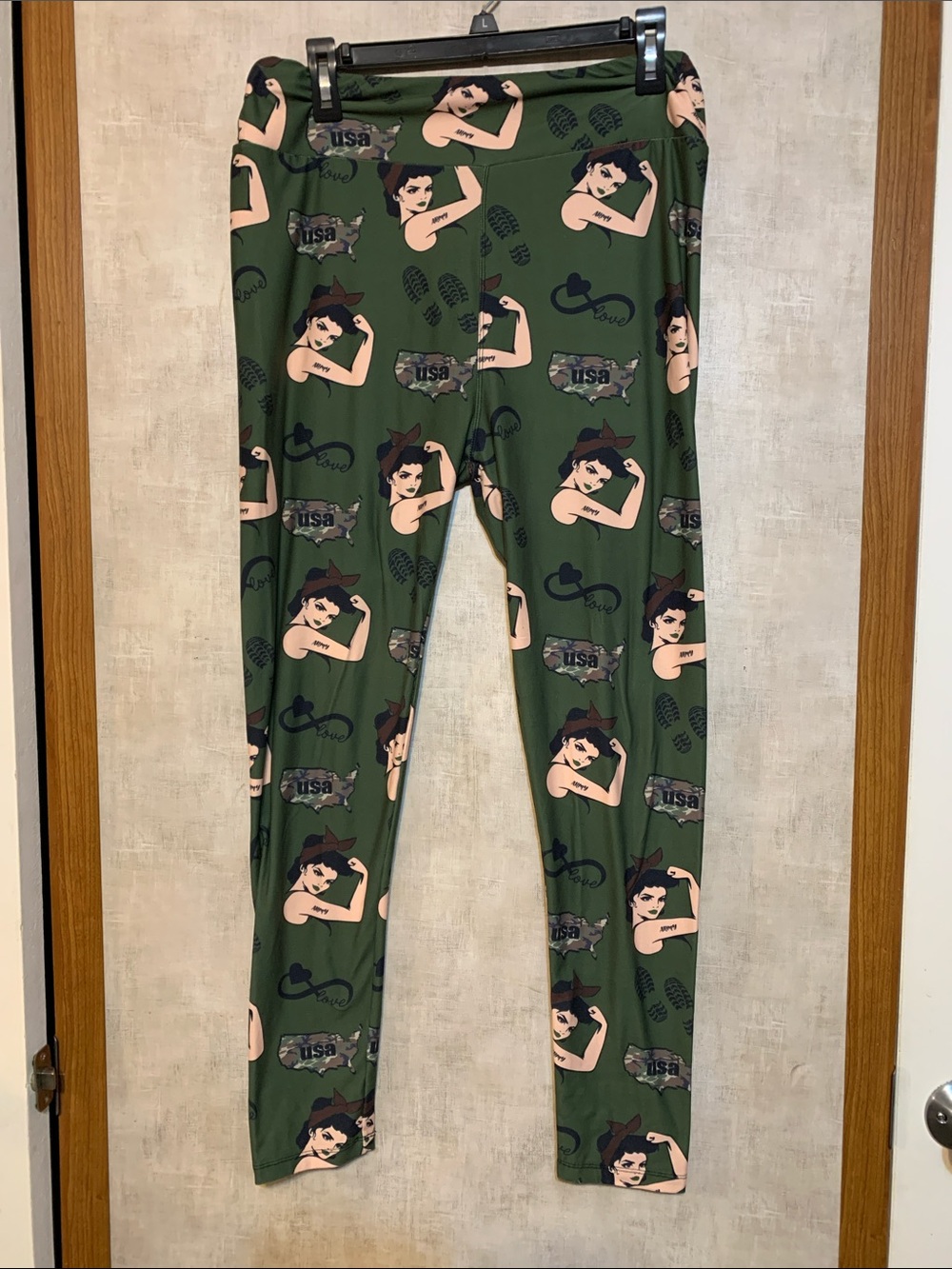 Rosie the riveter butter soft army  leggings size large